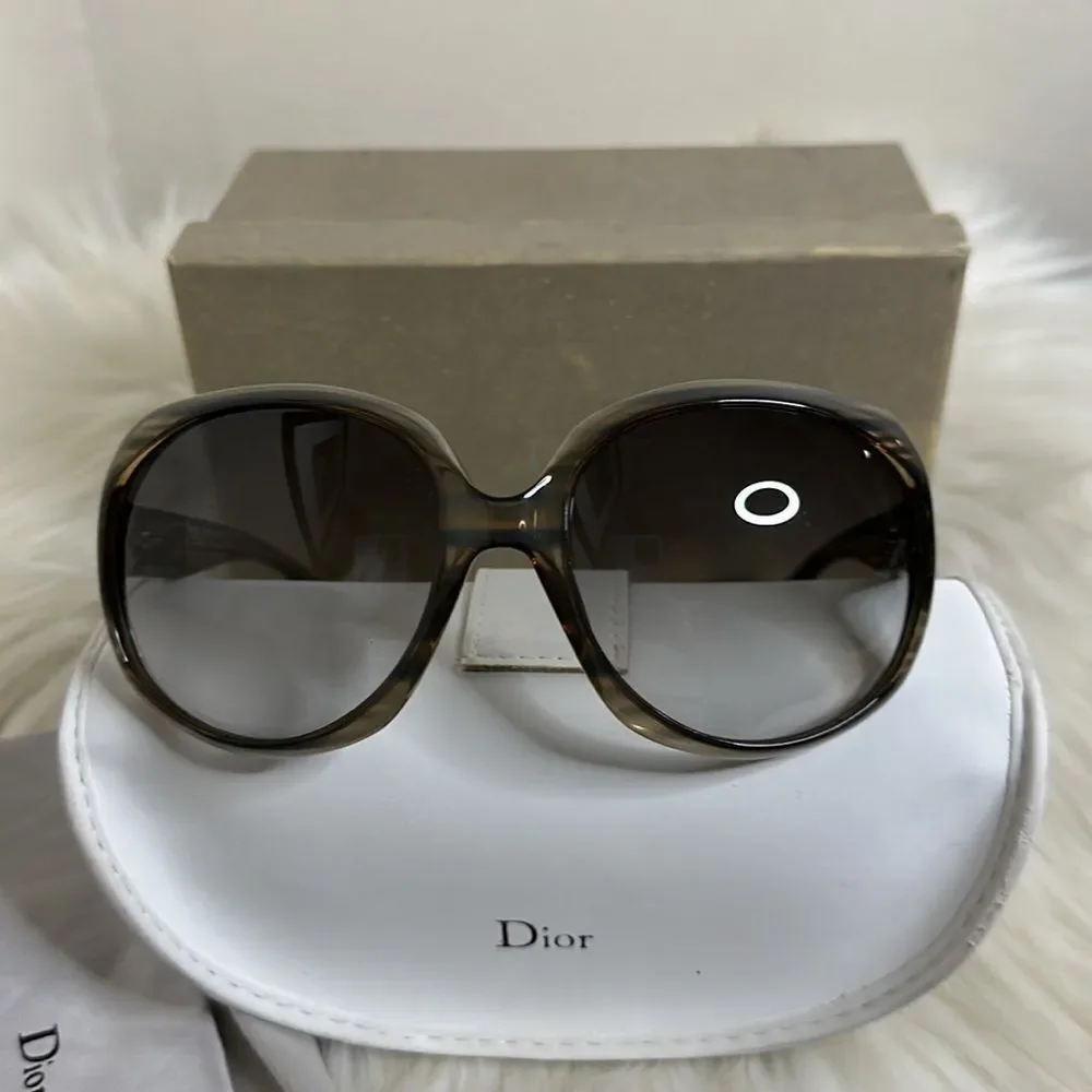 💯Authentic Dior  Sunglasses with Case🍀